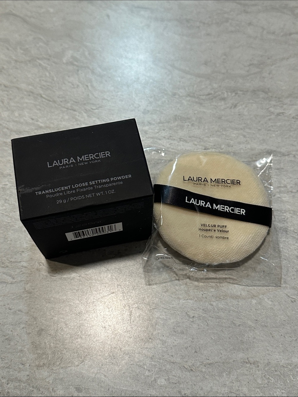 laura mercier Translucent Loose Setting Powder with Cream Velour Puff